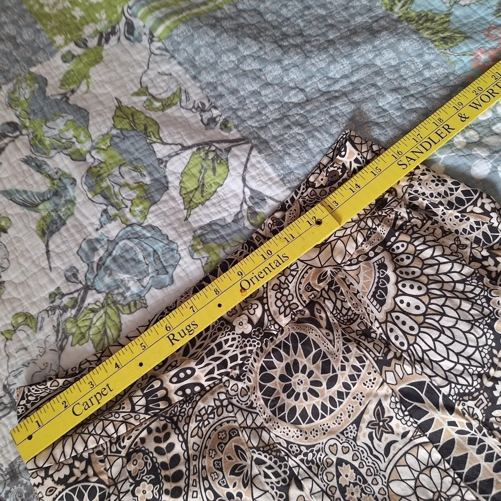 Geoffrey Beene Black and Cream Patterned Fabric
